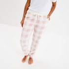 La Halle Loriol-sur-Drôme - Promo Pantalon de pyjama rose femme Promo Pantalon de pyjama rose femme à 8,99 € dans le catalogue La Halle à Loriol-sur-Drôme