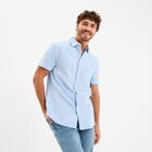 Chemise manches courtes lin mélangé bleu ciel homme - La Halle Chemise manches courtes lin mélangé bleu ciel homme à 22,99 € dans le catalogue La Halle