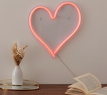 Lampe LED murale cœur avec port USB dans le catalogue Maxi Bazar