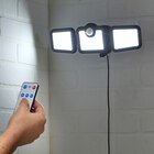 Promo Projecteur solaire 3 têtes à détection à 19,90 € dans le catalogue Weldom à Fouesnant