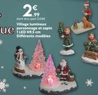 Village lumineux personnage et sapin 1 led h9.5 cm différents modèles dans le catalogue Maxi Bazar