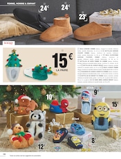 Chaussures Angebote im Prospekt "JOYEUX NOËL & MEILLEURS PRIX : TEXTILE" von Carrefour auf Seite 18