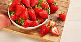Erdbeeren im Angebot bei REWE in Rostock Erdbeeren Angebote von REWE Regional bei REWE Rostock für 2,79 €
