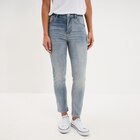 Jean stretch slim 7/8 ème denim double stone femme - La Halle à Villeurbanne Jean stretch slim 7/8 ème denim double stone femme en promo chez La Halle Villeurbanne à 29,99 €