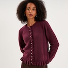 La Halle Sélestat - Promo Gilet col rond à volants boutonné prune femme Promo Gilet col rond à volants boutonné prune femme à 25,99 € dans le catalogue La Halle à Sélestat