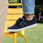 Tennis basses à lacets bleu homme en promo chez La Halle Tennis basses à lacets bleu homme dans le catalogue La Halle