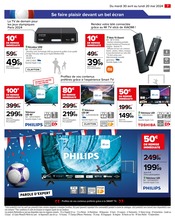 Promos Télécommande Tv dans le catalogue "PARTAGEONS L’ESPRIT D’ÉQUIPE !" de Carrefour à la page 9