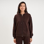 Sweat zippé à capuche marron foncé femme en promo chez La Halle Sweat zippé à capuche marron foncé femme dans le catalogue La Halle