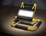 PROJECTEUR LED AVEC BATTERIE EXTERNE POWERBANK - PARKSIDE en promo chez Lidl PROJECTEUR LED AVEC BATTERIE EXTERNE POWERBANK - PARKSIDE dans le catalogue Lidl