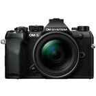 OM-5 Mark II Schwarz + 12-45mm F/4.0 Pro von OM SYSTEM im aktuellen Kamera Express Prospekt