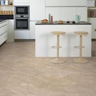 Sol PVC en rouleau décor carreau travertin largeur 3m ep.2,6mm passage très intensif en promo chez Décor Discount Villeurbanne à 10,39 €