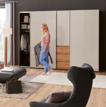 SCHWEBETÜRENSCHRANK bei Höffner in Berlin SCHWEBETÜRENSCHRANK im Angebot bei Höffner Berlin für 1.199,00 €