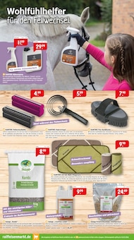 Pflege im Raiffeisenmarkt Prospekt "Komfort und Genuss für deine Lieblinge!" mit 8 Seiten (Bielefeld)