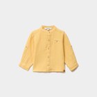Chemise col mao en gaze de coton jaune bébé garçon dans le catalogue La Halle
