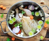 REWE Selm - Frisches Suppenhuhn für die klare Brühe Angebot im Prospekt Frisches Suppenhuhn für die klare Brühe bei REWE im Selm Prospekt für 0,69 €