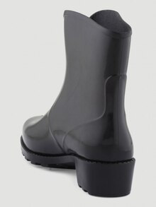 La Halle La Roche-sur-Yon - bottes de pluie unies Promo bottes de pluie unies dans le catalogue La Halle "Notre sélection" à La Roche-sur-Yon