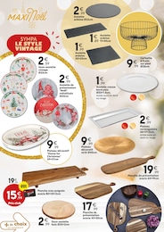 Offre Assiette Noël dans le catalogue Maxi Bazar du moment à la page 4