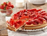 Promo Tarte aux fraises 6 parts à 7,50 € dans le catalogue Carrefour à Urcuit