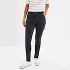 Promo Pantalon cargo skinny 7/8ème Liberto noir femme à 14,99 € dans le catalogue La Halle à Bergerac