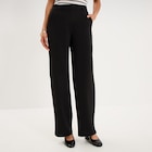 Pantalon effet crêpe large noir femme en promo chez La Halle Villeurbanne à 25,99 €