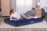 MATELAS GONFLABLE 2 PERSONNES - BESTWAY en promo chez Auchan Hypermarché MATELAS GONFLABLE 2 PERSONNES - BESTWAY dans le catalogue Auchan Hypermarché