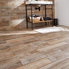 Carrelage sol et mur Julyo aspect bois brun 15 x 60 cm - Colli en promo chez Castorama Carrelage sol et mur Julyo aspect bois brun 15 x 60 cm - Colli dans le catalogue Castorama