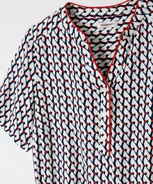 Damart Lieusaint - Robe imprimé géométrique Promo Robe imprimé géométrique dans le catalogue Damart "Les beaux jours" à Lieusaint