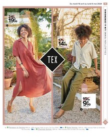 Promo Robe Femme dans le catalogue Carrefour du moment à la page 13