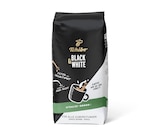 BLACK & WHITE - 1 kg Ganze Bohne bei Tchibo im Supermarkt im Prospekt "" für 13,99 €