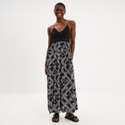 Robe longue buste effet crochet noir femme dans le catalogue La Halle