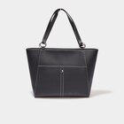 Promo Sac cabas noir femme à 29,99 € dans le catalogue La Halle à Dreux