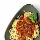 GLOBUS Rostock - Junge Küche: Vegetarische Bolognese mit Spaghetti Angebot im Prospekt Junge Küche: Vegetarische Bolognese mit Spaghetti bei GLOBUS im Rostock Prospekt für 8,00 €