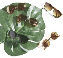 Géant Casino Deauville - Paire de lunettes de soleil Promo Paire de lunettes de soleil dans le catalogue Géant Casino "Le salon du bagage" à Deauville