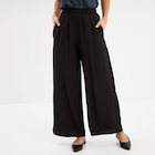 La Halle Lanester - Promo Pantalon large fluide taille élastiquée noir femme Promo Pantalon large fluide taille élastiquée noir femme à 19,99 € dans le catalogue La Halle à Lanester