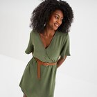 Robe courte col cache-coeur vert kaki femme en promo chez La Halle Colombes à 12,99 €
