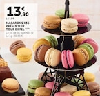 Macarons x36 présentoir tour eiffel en promo chez Super U Macarons x36 présentoir tour eiffel dans le catalogue Super U