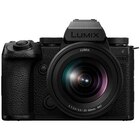 Lumix DC-S5IIX + Lumix S 20-60mm F/3.5-5.6 von Panasonic im aktuellen Kamera Express Prospekt für 