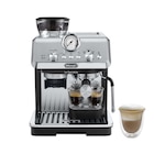 Expresso avec broyeur intégré - DELONGHI en promo chez Carrefour Expresso avec broyeur intégré - DELONGHI dans le catalogue Carrefour