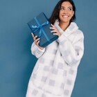 Poncho plaid effet polaire à capuche ecru femme à La Halle dans Fougax-et-Barrineuf Poncho plaid effet polaire à capuche ecru femme à La Halle dans Fougax-et-Barrineuf