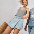 Jupe-short en jean coton denim bleach femme en promo chez La Halle Jupe-short en jean coton denim bleach femme dans le catalogue La Halle