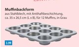 Kuchengebäck im V-Markt Prospekt Muffinbackform im aktuellen V-Markt Prospekt für 3,99 €