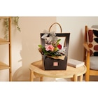 Bouquet sac cadeau du Nouvel An en promo chez Carrefour Market Bourges à 15,99 €