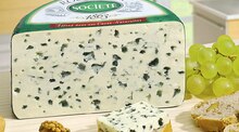 Fromage Au Pesto - Géant Casino Fromage Au Pesto à 21,90 € dans le catalogue Géant Casino "Black Friday, jusqu'à -90% d'économies"