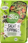 Salat Topping, Sonnenblumenkernen, würzigen Sojabohnen & gerösteten Kürbiskernen Angebote von dmBio bei dm-drogerie markt München für 1,95 €