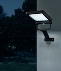 Projecteur solaire LED à détecteur - LIVARNO HOME dans le catalogue Lidl