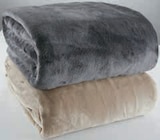 Jysk Auxerre - Promo Plaid en tissu molletonné GULSKOLM Promo Plaid en tissu molletonné GULSKOLM à 15,00 € dans le catalogue Jysk à Auxerre