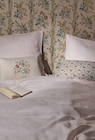 Coussin 30x50cm en promo chez Monoprix Margaret Coussin 30x50cm dans le catalogue Monoprix Margaret