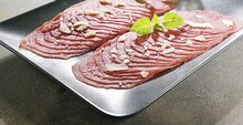 Carpaccio au parmesan ou à la noisette ou au pesto rouge - Géant Casino à Angers Carpaccio au parmesan ou à la noisette ou au pesto rouge en promo chez Géant Casino Angers à 2,33 €