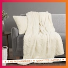 Promo Plaid ruban 130x160cm blanc à 12,00 € dans le catalogue B&M à Beauvais