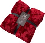 Kuscheldecke, rot im dm-drogerie markt Prospekt Kuscheldecke, rot von Dekorieren & Einrichten im aktuellen dm-drogerie markt Prospekt für 19,95 €